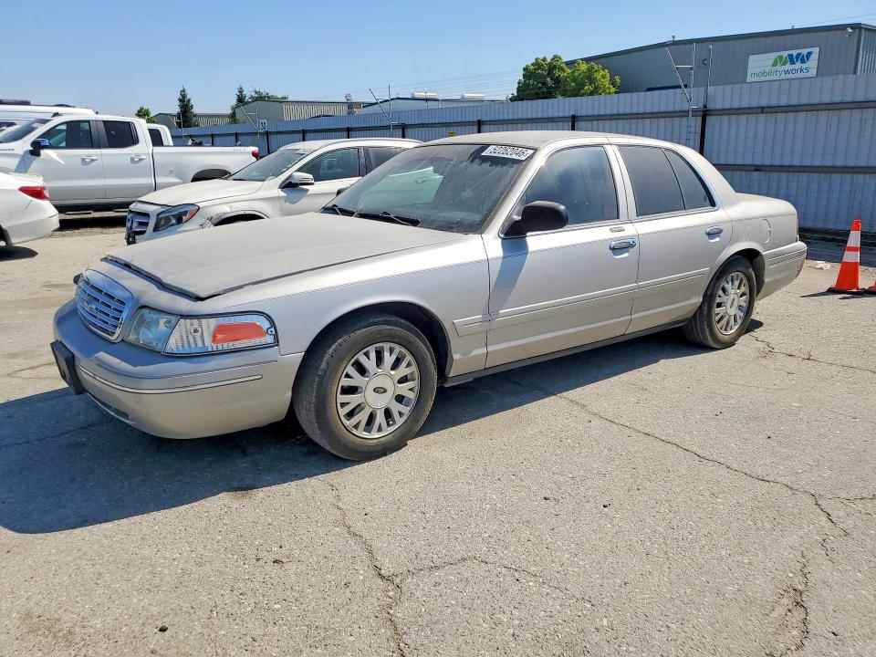 52262046 :رقم المزاد ، 2FAFP74W63X212040 vin ، 2003 Ford Crown Victoria مزاد بيع