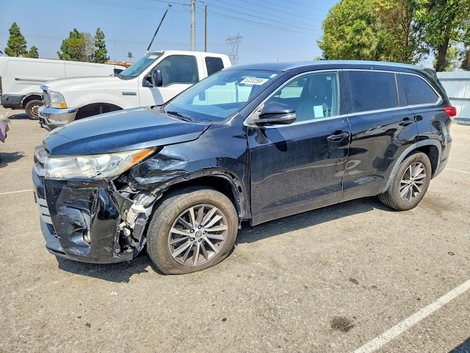 Auction sale of the 2017 Toyota Highlander, vin: 5TDKZRFH1HS525769, lot number: 53232596