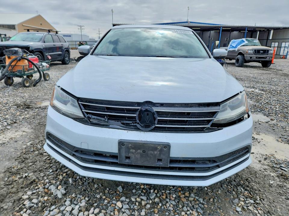 2017 Volkswagen Jetta მანქანა იყიდება აუქციონზე, vin: 3VWB67AJXHM388626, აუქციონის ნომერი: 54189826