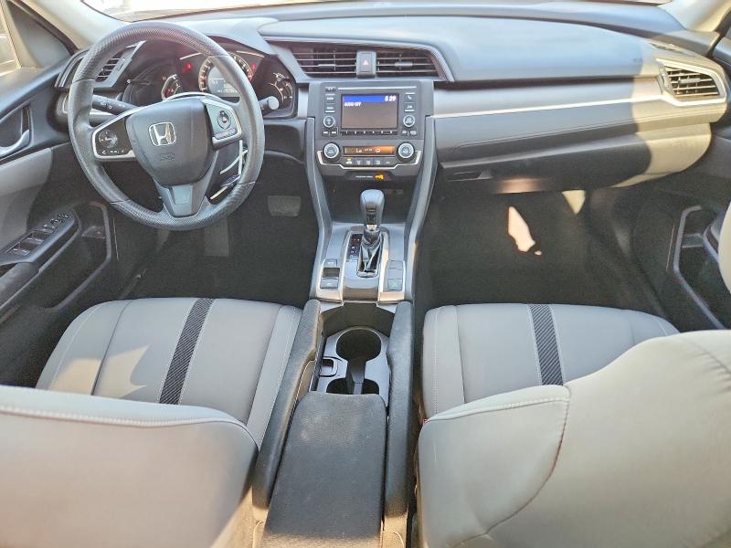 53217946 :رقم المزاد ، 19XFC2F5XJE000970 vin ، 2018 Honda Civic مزاد بيع