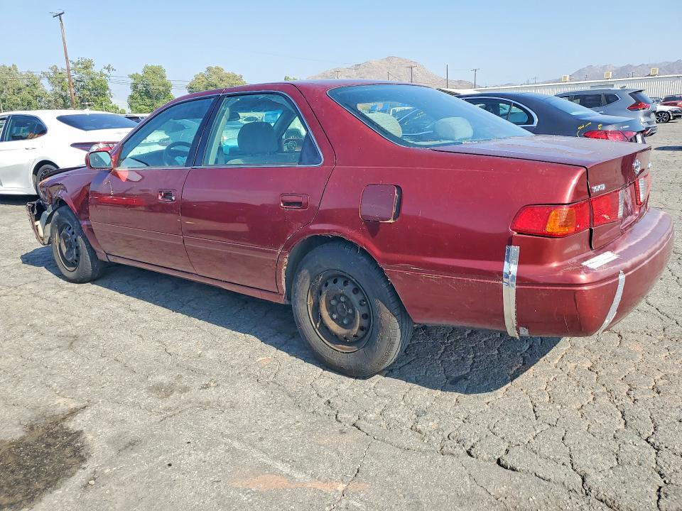 53105616 :رقم المزاد ، 4T1BG22K5YU655916 vin ، 2000 Toyota Camry مزاد بيع
