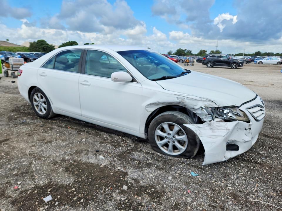 53739786 :رقم المزاد ، 4T1BF3EK0BU673882 vin ، 2011 Toyota Camry مزاد بيع