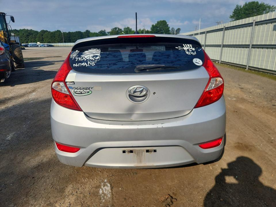 53798576 :رقم المزاد ، KMHCU5AE3FU217855 vin ، 2015 Hyundai Accent مزاد بيع