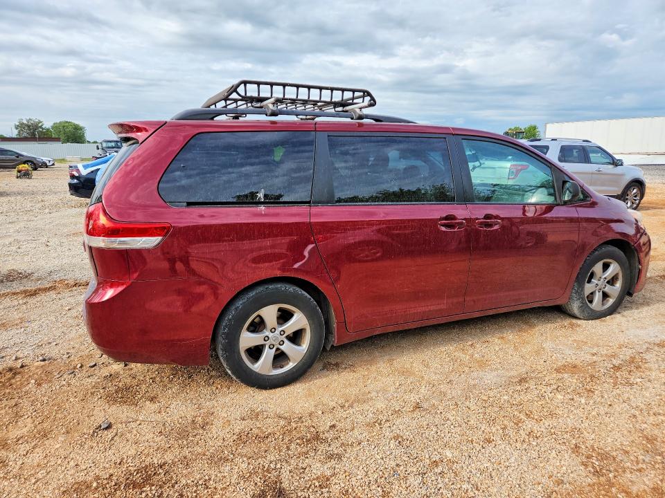 52013526 :رقم المزاد ، 5TDKK3DCXBS142042 vin ، 2011 Toyota Sienna مزاد بيع