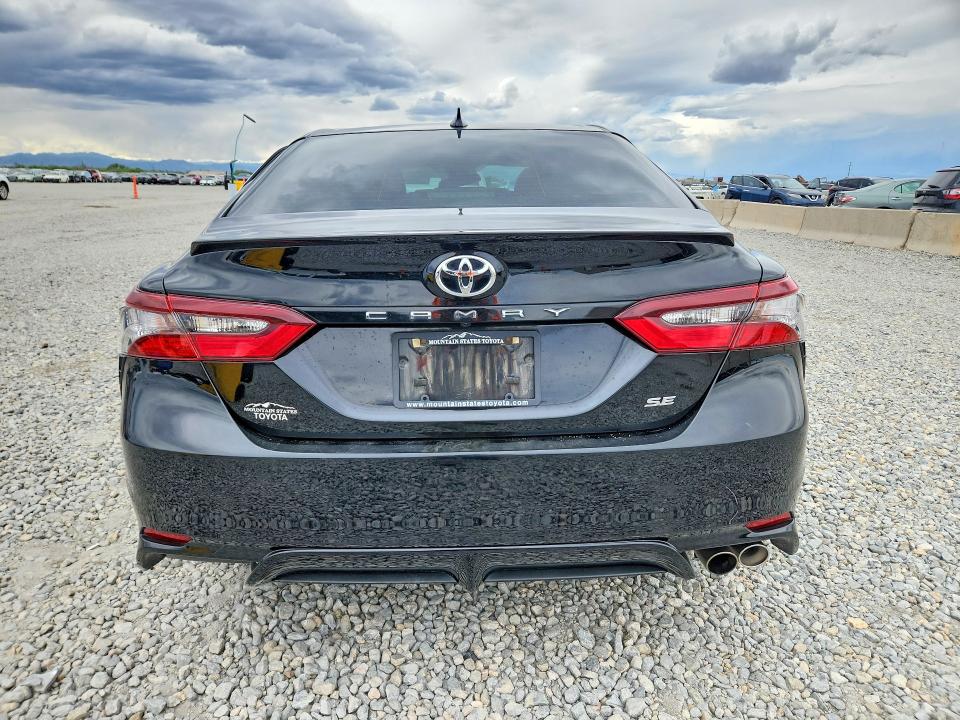 52614486 :رقم المزاد ، 4T1G11AK1NU018133 vin ، 2022 Toyota Camry مزاد بيع