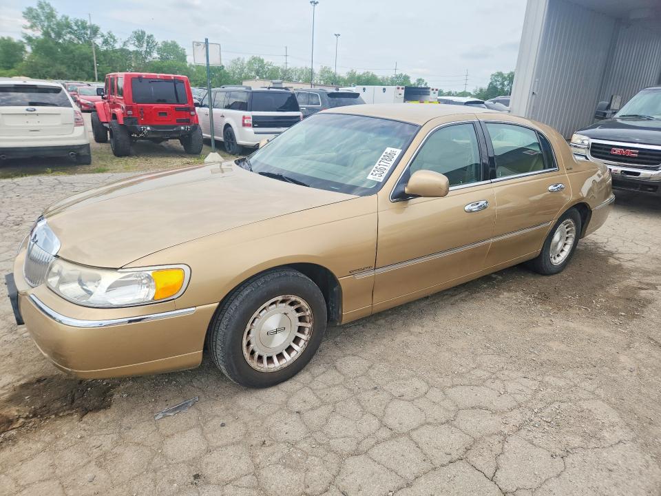 53617886 :رقم المزاد ، 1LNFM81W6WY725107 vin ، 1998 Lincoln Town Car مزاد بيع