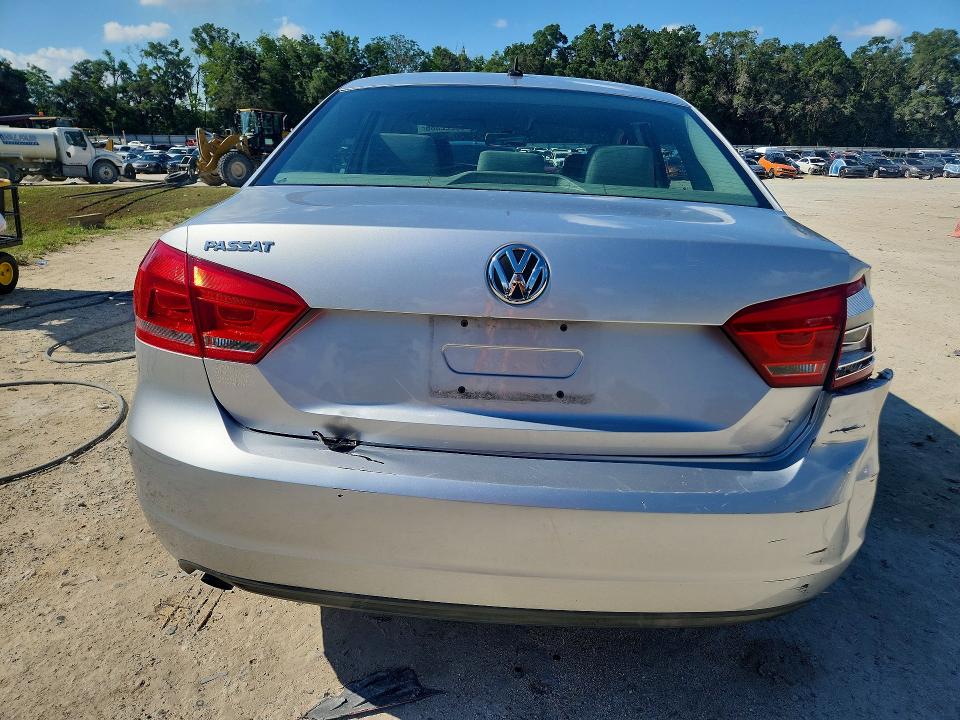 2013 Volkswagen Passat მანქანა იყიდება აუქციონზე, vin: 1VWAH7A3XDC043129, აუქციონის ნომერი: 53222386