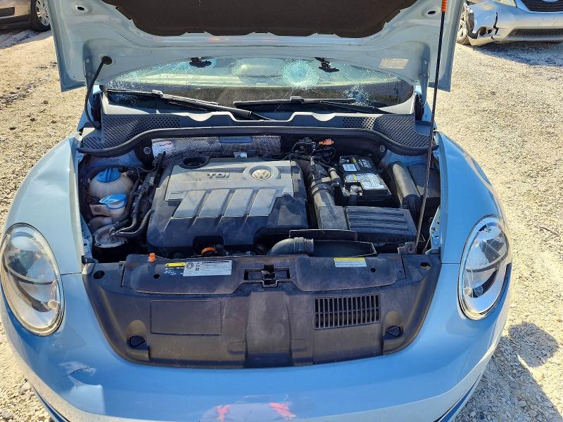 52758516 :رقم المزاد ، 3VW5L7AT5DM817317 vin ، 2013 Volkswagen Beetle مزاد بيع