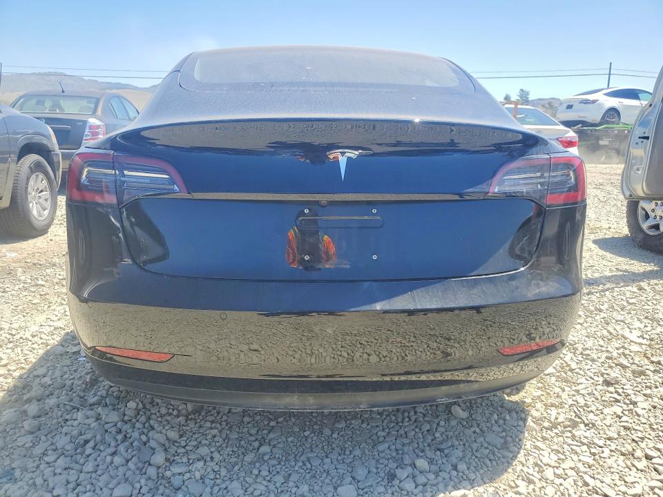53825686 :رقم المزاد ، 5YJ3E1EA3JF034524 vin ، 2018 Tesla Model 3 مزاد بيع
