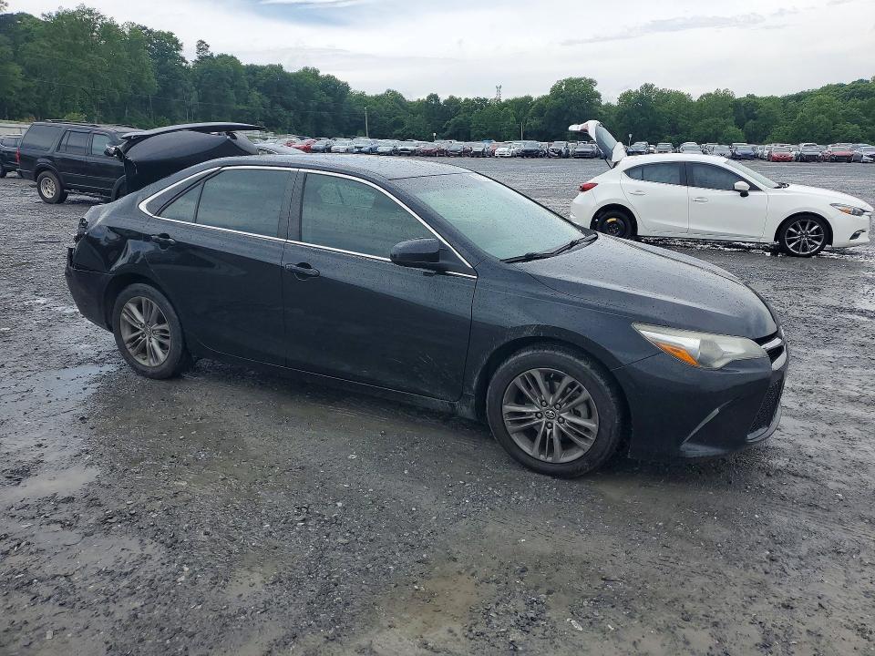 52727206 :رقم المزاد ، 4T1BF1FK7HU784795 vin ، 2017 Toyota Camry مزاد بيع