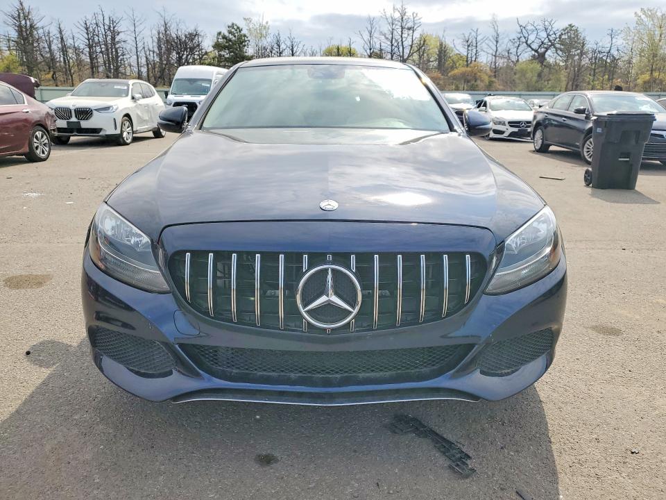 53240426 :رقم المزاد ، 55SWF4KB6HU210712 vin ، 2017 Mercedes-benz C مزاد بيع