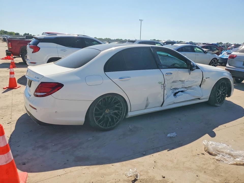 53261506 :رقم المزاد ، WDDZF6EB2JA402039 vin ، 2018 Mercedes-benz E مزاد بيع