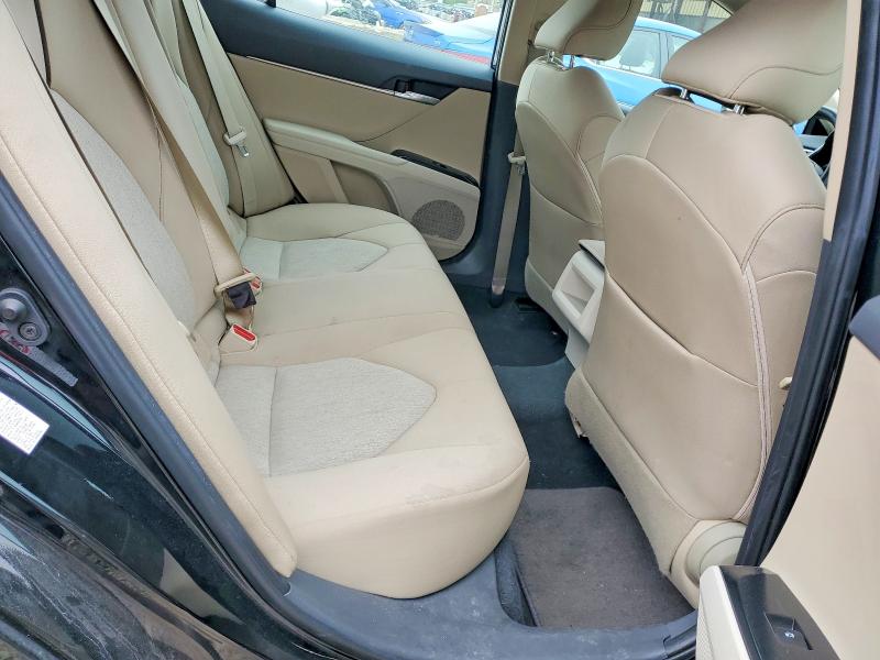 54037336 :رقم المزاد ، 4T1B11HK4JU007010 vin ، 2018 Toyota Camry مزاد بيع