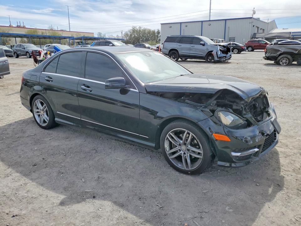 2014 Mercedes-benz C მანქანა იყიდება აუქციონზე, vin: WDDGF4HB9EA943800, აუქციონის ნომერი: 52460926