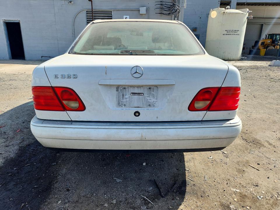 51974766 :رقم المزاد ، WDBJF65H7XA728938 vin ، 1999 Mercedes-benz E مزاد بيع