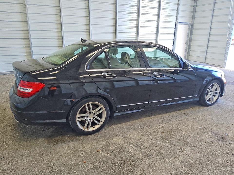 52029336 :رقم المزاد ، WDDGF8AB7ER308920 vin ، 2014 Mercedes-benz C مزاد بيع
