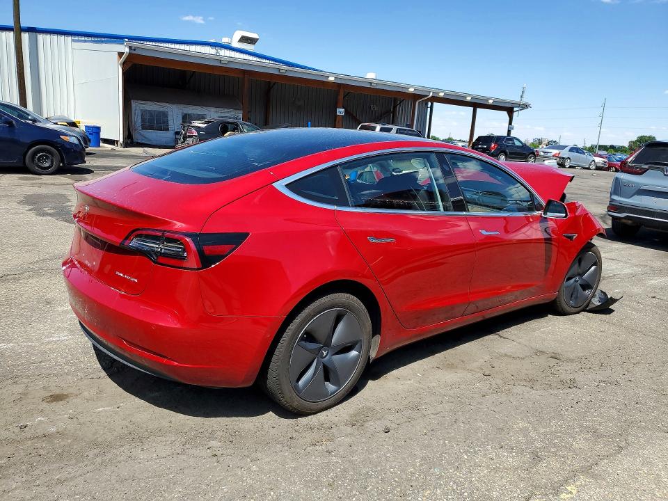 51942546 :رقم المزاد ، 5YJ3E1EB1JF119905 vin ، 2018 Tesla Model 3 مزاد بيع