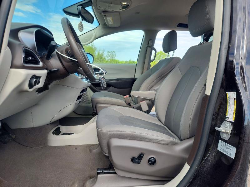 53036766 :رقم المزاد ، 2C4RC1CG8HR836895 vin ، 2017 Chrysler Pacifica مزاد بيع