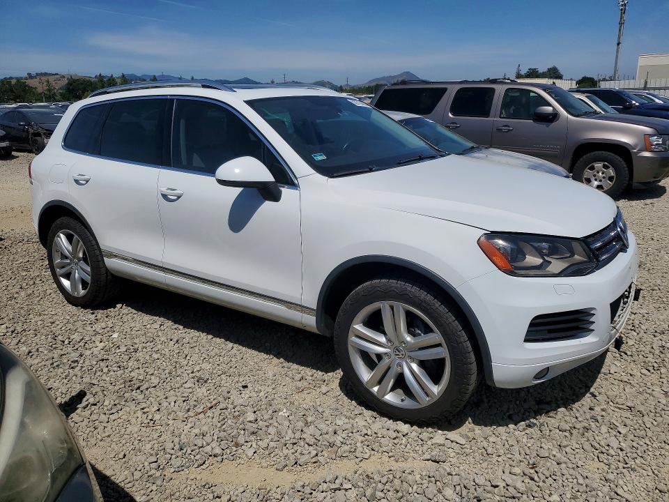 52270496 :رقم المزاد ، WVGEF9BPXDD010483 vin ، 2013 Volkswagen Touareg مزاد بيع