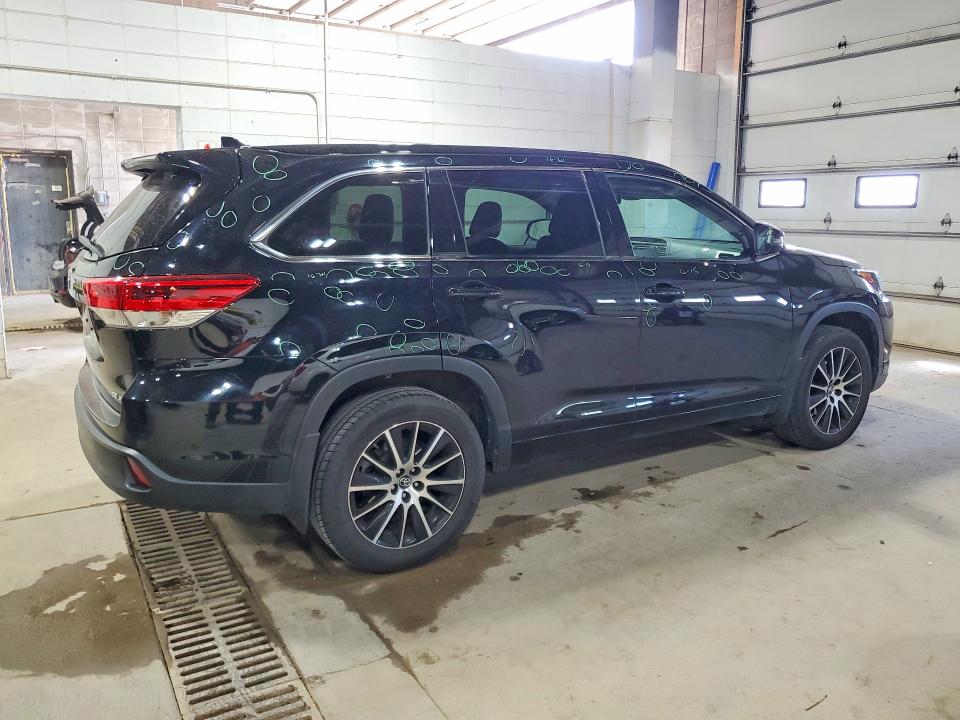 52340616 :رقم المزاد ، 5TDJZRFH6HS443919 vin ، 2017 Toyota Highlander مزاد بيع