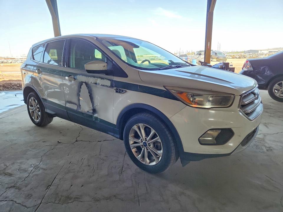 53540746 :رقم المزاد ، 1FMCU9GD2HUB03449 vin ، 2017 Ford Escape مزاد بيع