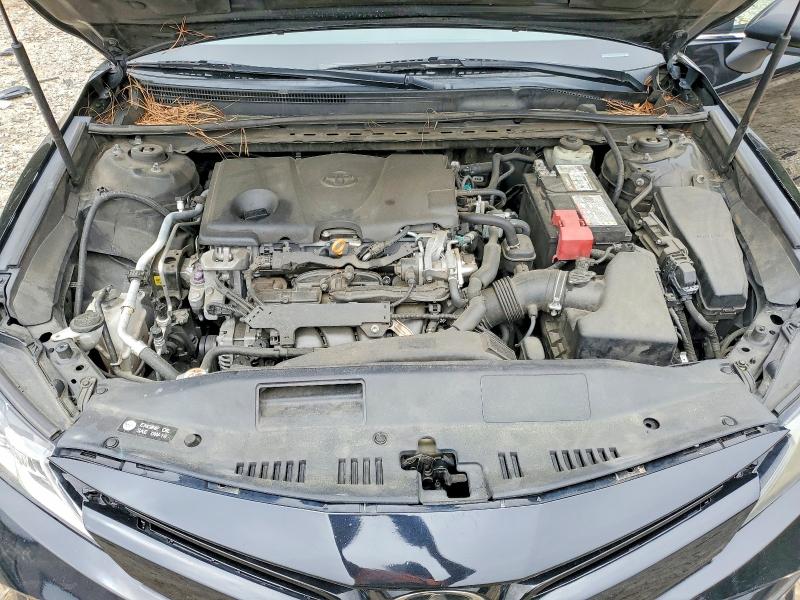 51300686 :رقم المزاد ، 4T1B11HK0JU602811 vin ، 2018 Toyota Camry مزاد بيع