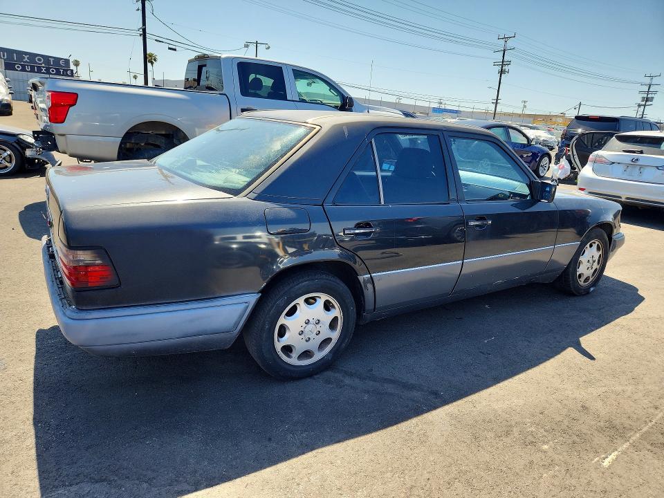 1995 Mercedes-benz E მანქანა იყიდება აუქციონზე, vin: WDBEA32E3SC161357, აუქციონის ნომერი: 51912846