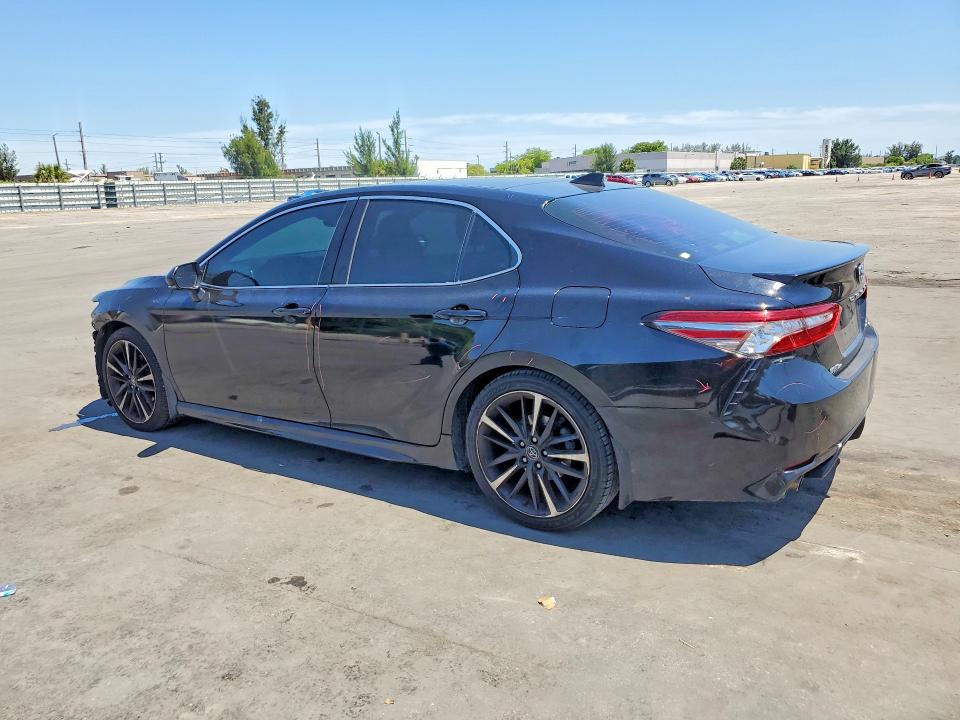 53955866 :رقم المزاد ، 4T1BZ1HK2JU021108 vin ، 2018 Toyota Camry مزاد بيع