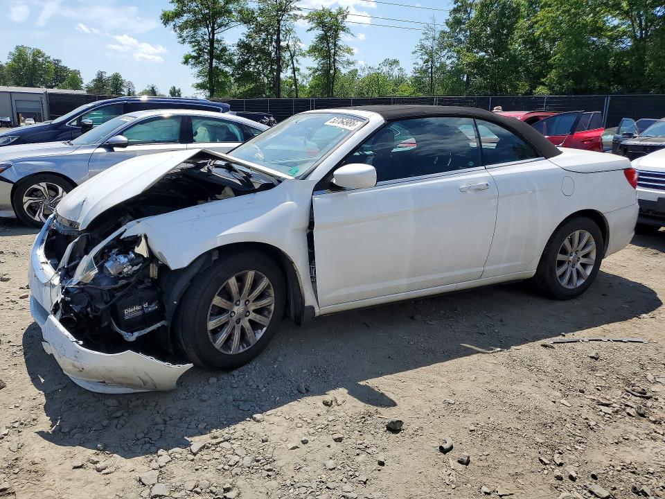 Продажа на аукционе авто 2013 Chrysler 200, vin: 1C3BCBEB3DN526738, номер лота: 53764986