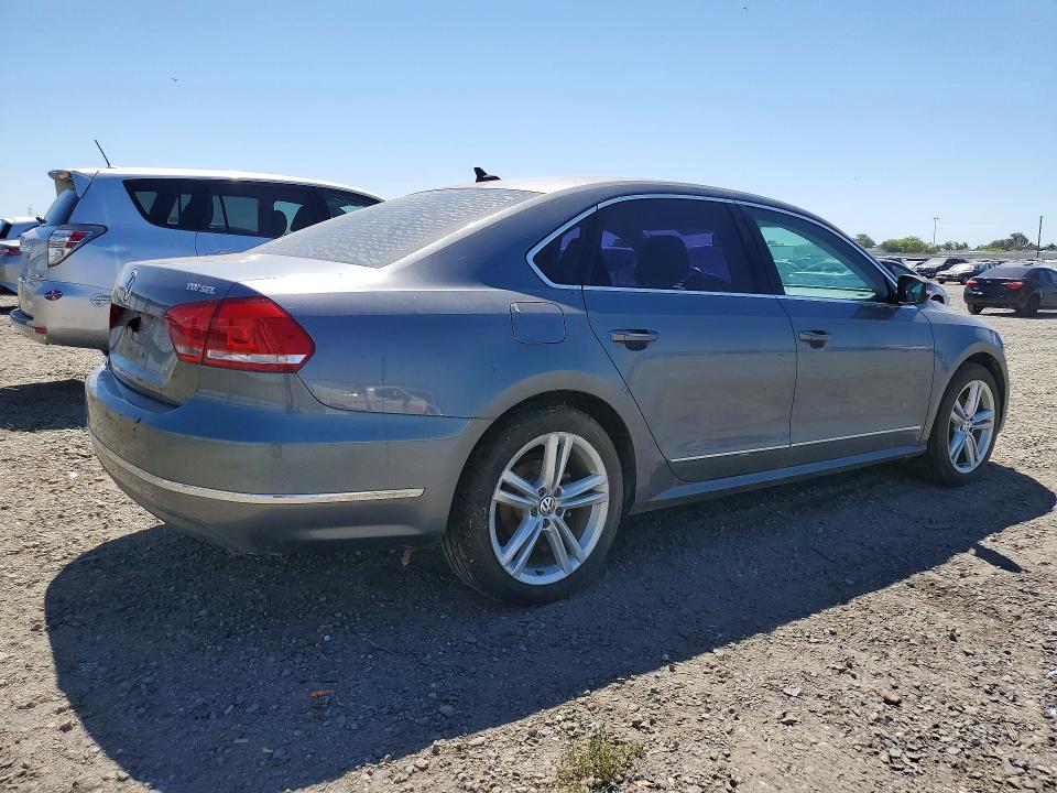 52926256 :رقم المزاد ، 1VWCN7A3XEC101758 vin ، 2014 Volkswagen Passat مزاد بيع