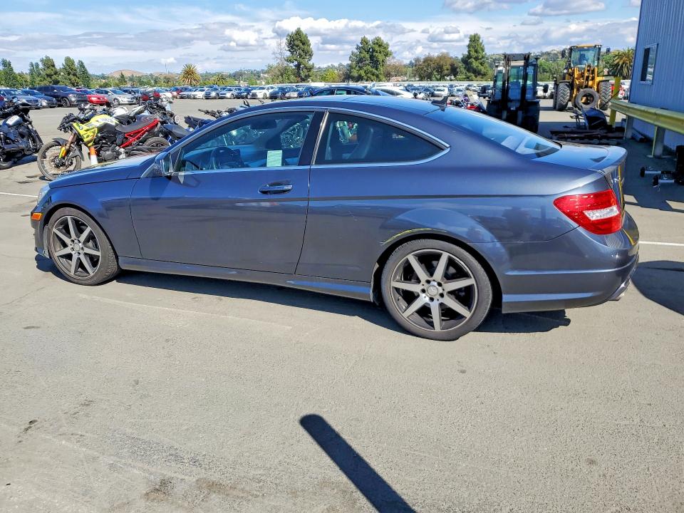 2015 Mercedes-benz C მანქანა იყიდება აუქციონზე, vin: WDDGJ4HB0FG383999, აუქციონის ნომერი: 55445396