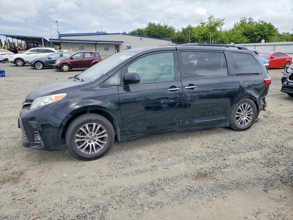 52378956 :رقم المزاد ، 5TDYZ3DC9KS999670 vin ، 2019 Toyota Sienna مزاد بيع