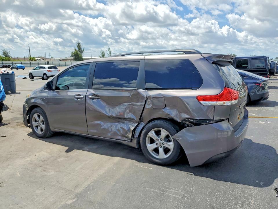 Продаж на аукціоні авто 2013 Toyota Sienna, vin: 5TDKK3DC1DS378386, номер лоту: 53573866