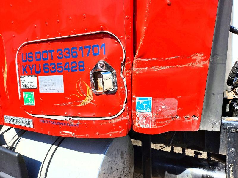 52701756 :رقم المزاد ، 1XKADU9X8YR841639 vin ، 2000 Kenworth Construction مزاد بيع