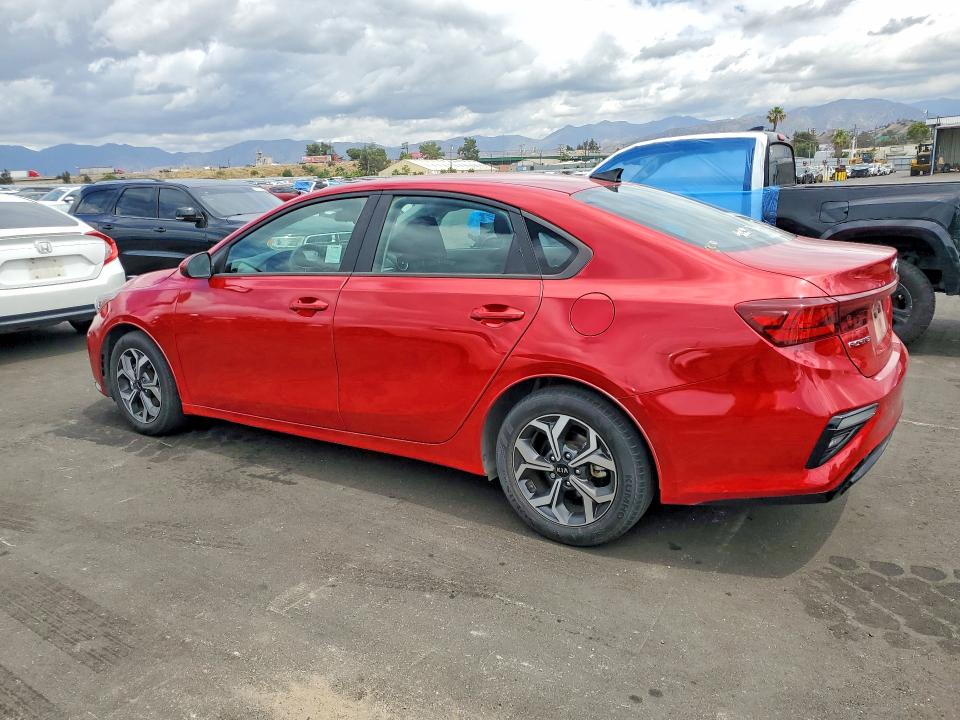 2021 Kia Forte მანქანა იყიდება აუქციონზე, vin: 3KPF24AD5ME405815, აუქციონის ნომერი: 52426946