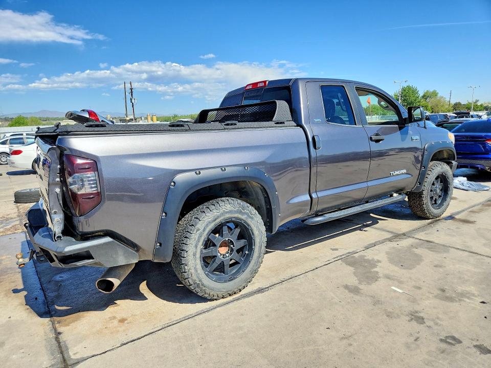 Auction sale of the 2017 Toyota Tundra, vin: 5TFUW5F1XHX641320, lot number: 53350266