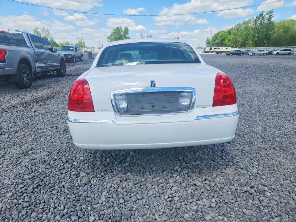 Продажа на аукционе авто 2011 Lincoln Town Car, vin: 2LNBL8CV6BX763503, номер лота: 53655276