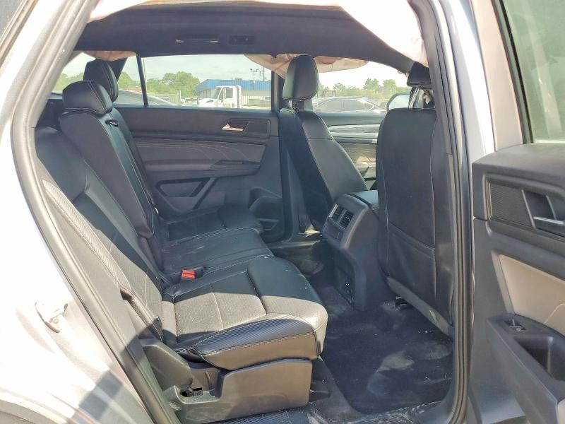 53575626 :رقم المزاد ، 1V2JE2CA3NC211400 vin ، 2022 Volkswagen Atlas Cross Sport مزاد بيع