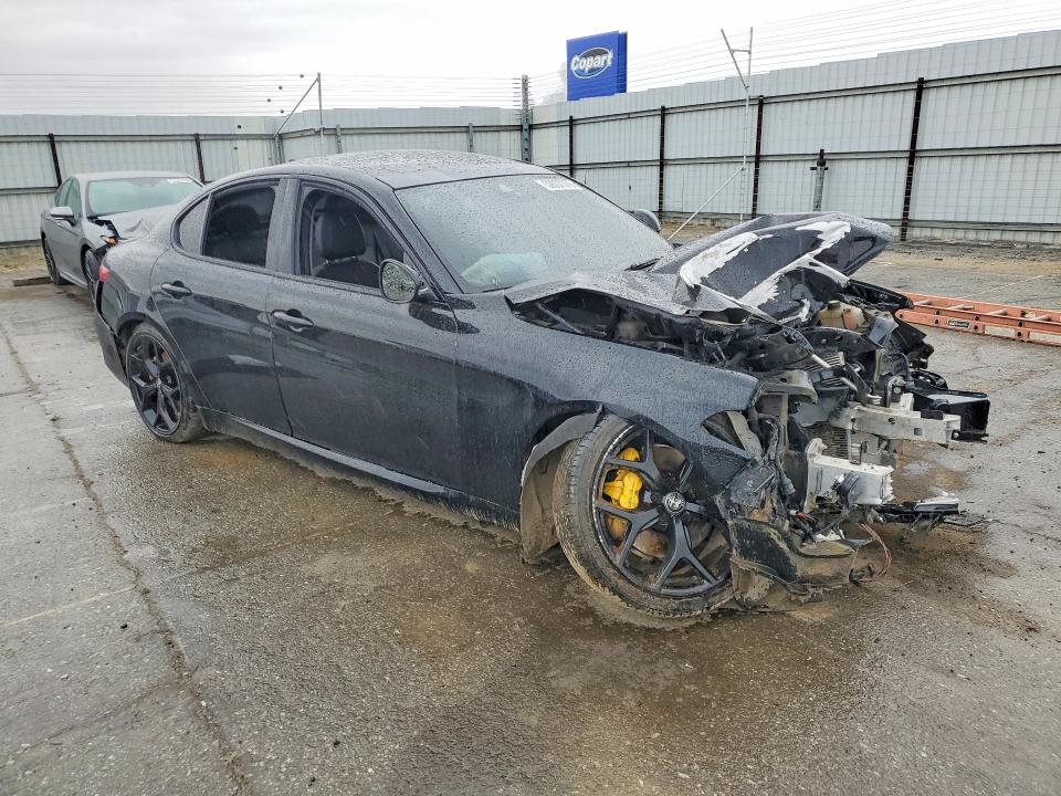 52037376 :رقم المزاد ، ZARFAMBN6M7646069 vin ، 2021 Alfa Romeo Giulia مزاد بيع