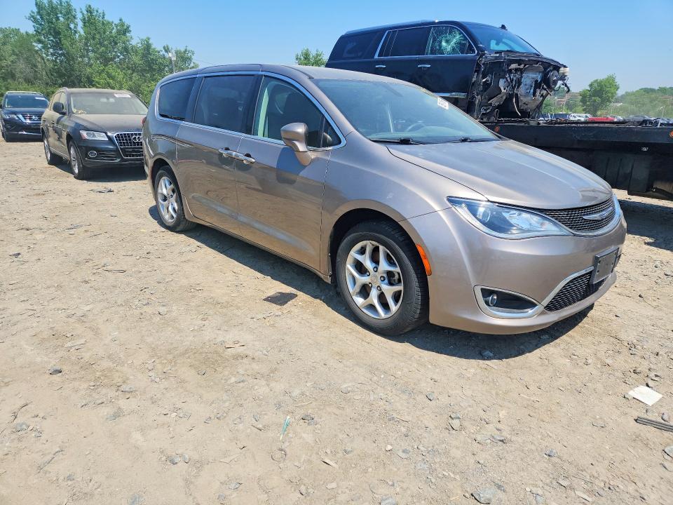 Продаж на аукціоні авто 2018 Chrysler Pacifica, vin: 2C4RC1FG9JR131458, номер лоту: 53911856