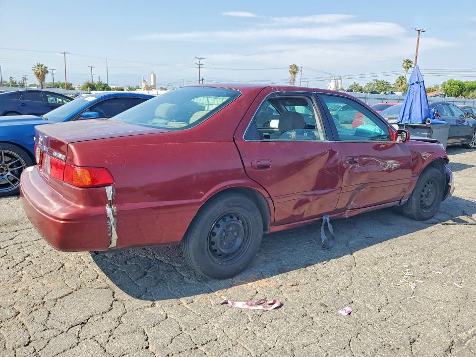 53105616 :رقم المزاد ، 4T1BG22K5YU655916 vin ، 2000 Toyota Camry مزاد بيع