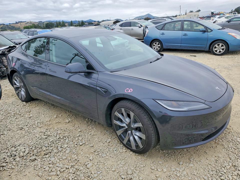 52429006 :رقم المزاد ، 5YJ3E1EA5SF040875 vin ، 2025 Tesla Model 3 مزاد بيع