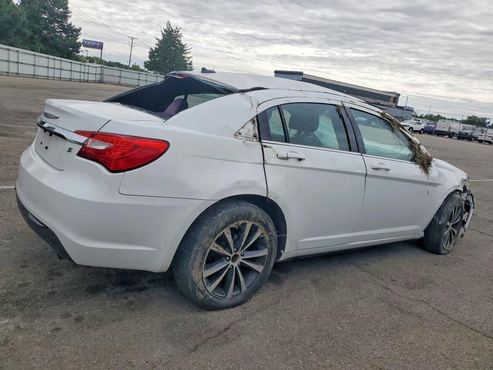 53526286 :رقم المزاد ، 1C3CCBBB6DN580270 vin ، 2013 Chrysler 200 مزاد بيع