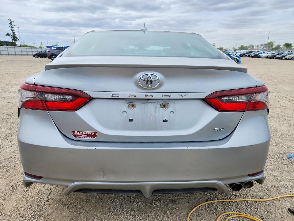 52366826 :رقم المزاد ، 4T1G11AK7MU517985 vin ، 2021 Toyota Camry مزاد بيع