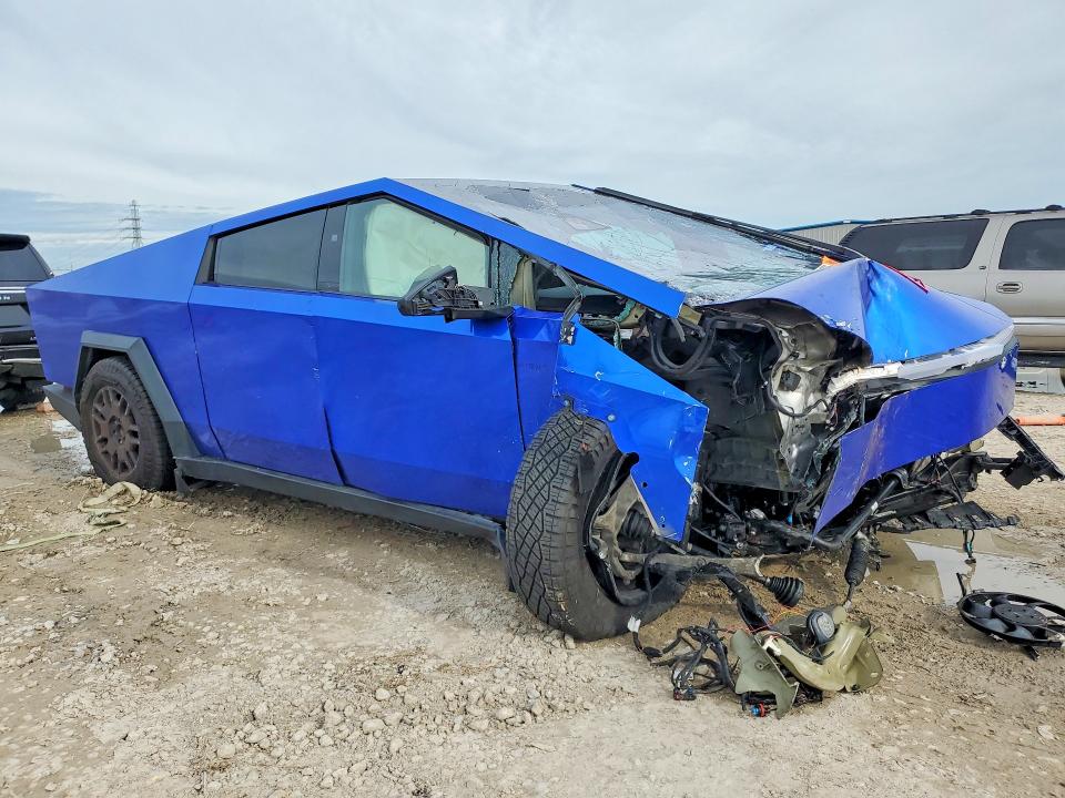 53884706 :رقم المزاد ، 7G2CEHED8RA022443 vin ، 2024 Tesla Cybertruck مزاد بيع