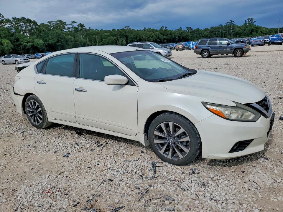 Продажа на аукционе авто 2017 Nissan Altima, vin: 1N4AL3AP3HC215848, номер лота: 54515366