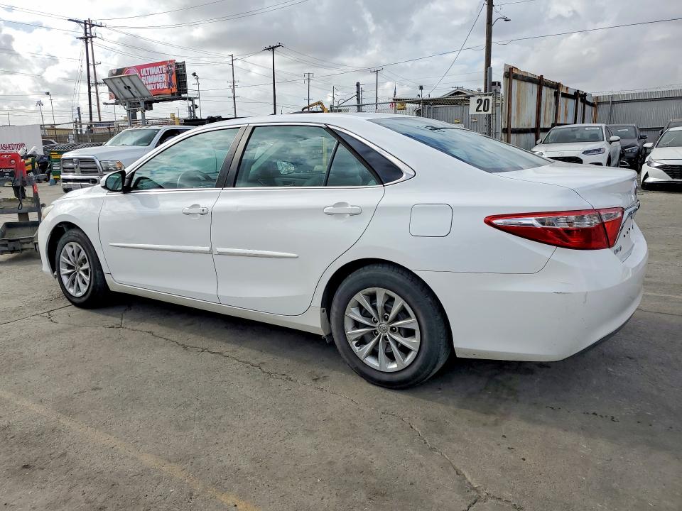 55171756 :رقم المزاد ، 4T1BF1FKXFU104952 vin ، 2015 Toyota Camry مزاد بيع