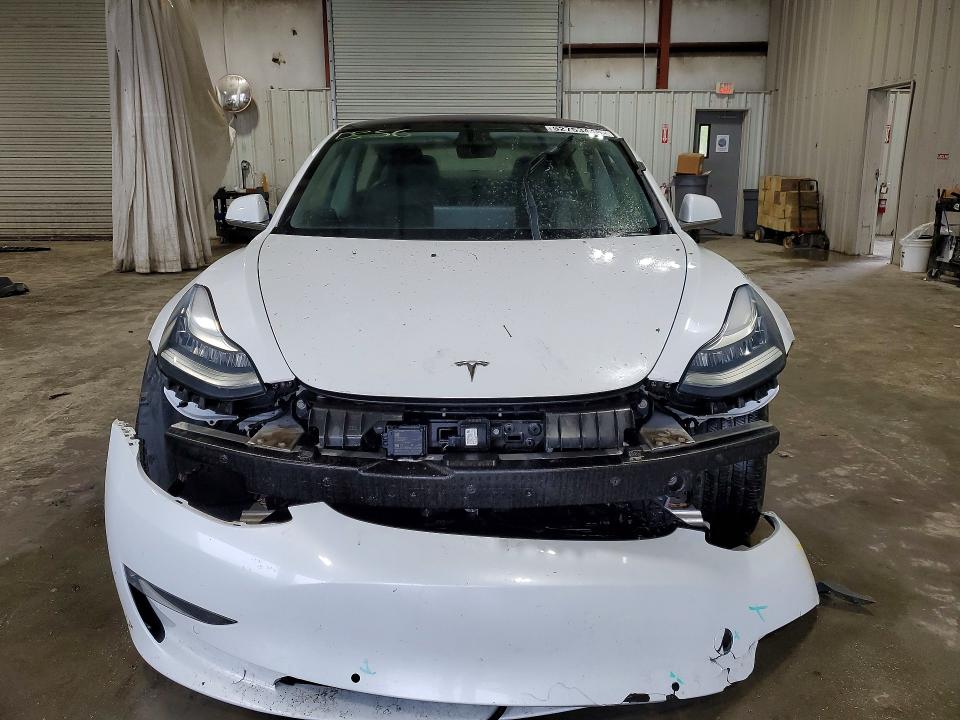 Продажа на аукционе авто 2018 Tesla Model 3, vin: 5YJ3E1EB8JF093884, номер лота: 52753446