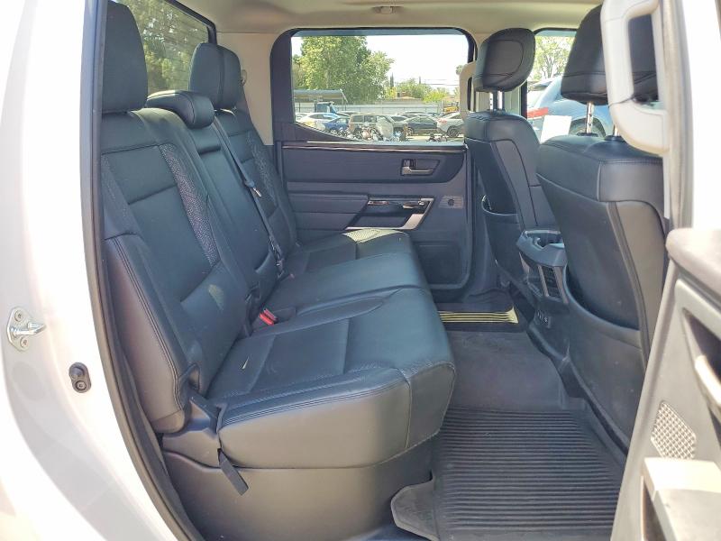Продажа на аукционе авто 2022 Toyota Tundra, vin: 5TFJA5BC3NX001048, номер лота: 53648176