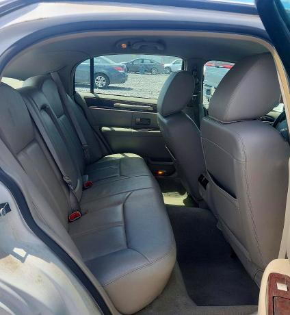 Продажа на аукционе авто 2011 Lincoln Town Car, vin: 2LNBL8CV6BX763503, номер лота: 53655276